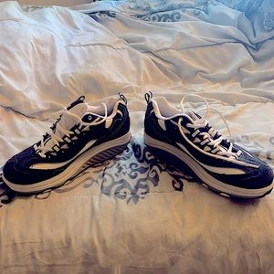 Skechers NWOT never worn our tried on. No box